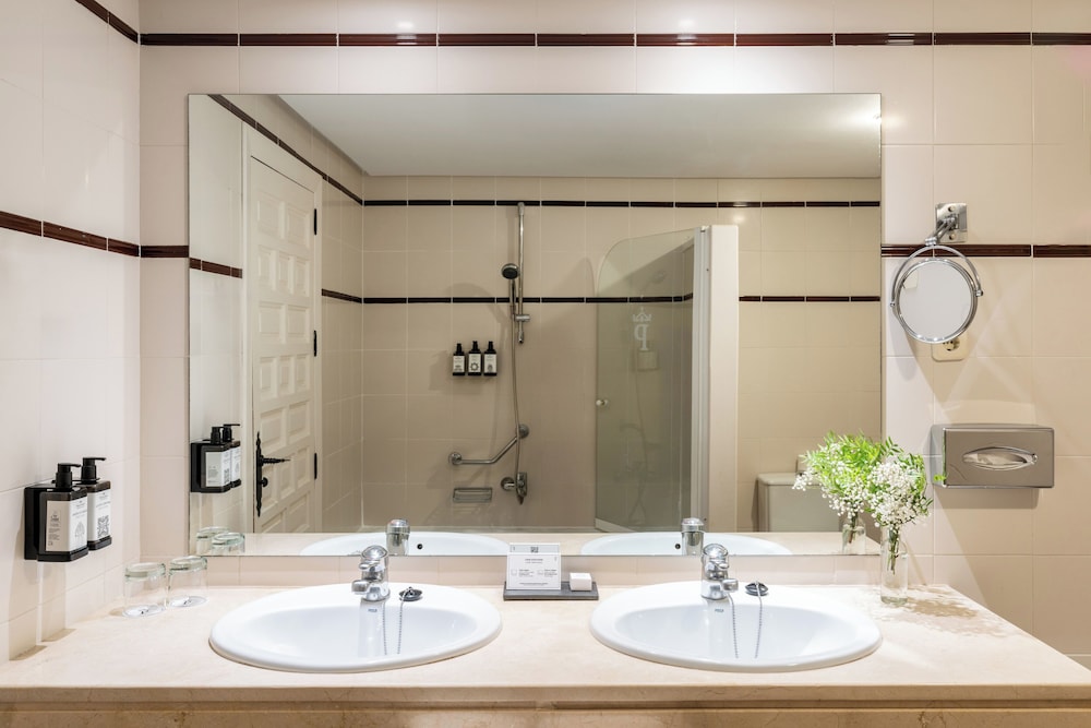 Habitación estándar doble del hotel Parador De Albacete. Foto 1
