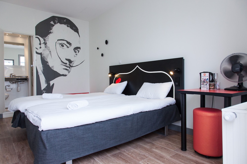 Habitación con 2 camas individuales del hotel St Christopher's Budget Hotel Paris - Gare Du Nord. Foto 2