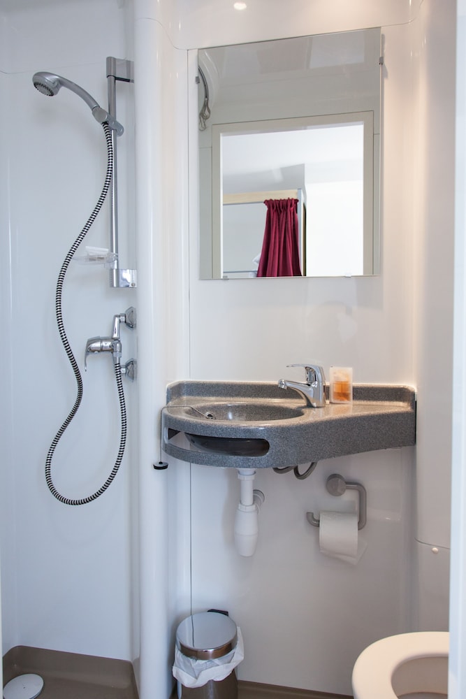 Habitación cuádruple, baño compartido del hotel St Christopher's Budget Hotel Paris - Gare Du Nord. Foto 8