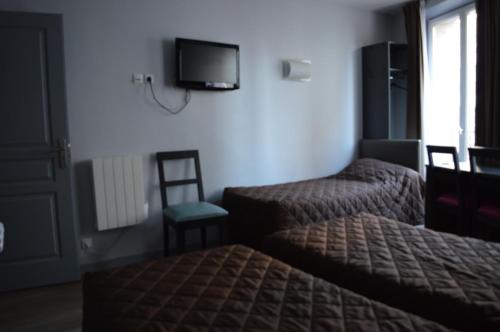Habitación Triple del hotel Hôtel Alléty. Foto 9