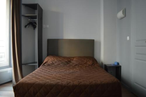 Habitación Triple del hotel Hôtel Alléty. Foto 11