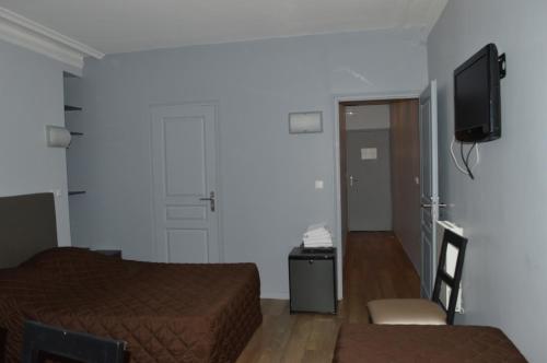 Habitación Triple del hotel Hôtel Alléty. Foto 14