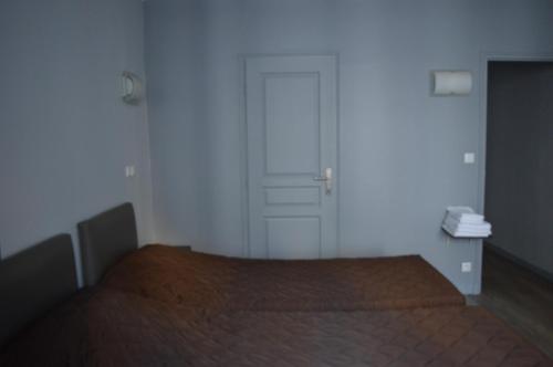 Habitación Triple del hotel Hôtel Alléty. Foto 17