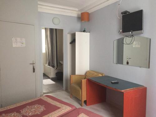Habitación Triple Económica del hotel Hôtel Alléty