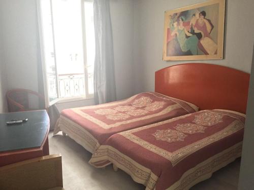 Habitación Triple Económica del hotel Hôtel Alléty. Foto 1