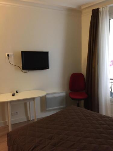 Habitación Triple Económica del hotel Hôtel Alléty. Foto 9