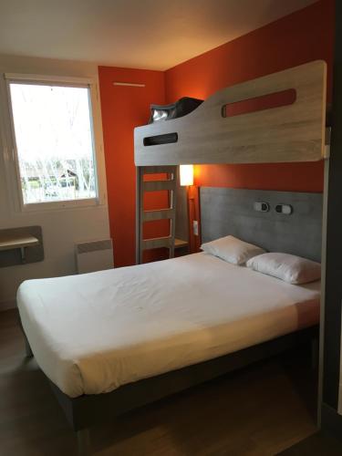 Habitación Doble con litera del hotel Ibis Budget Rochefort. Foto 5
