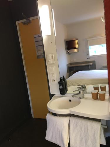 Habitación Doble con litera del hotel Ibis Budget Rochefort. Foto 10
