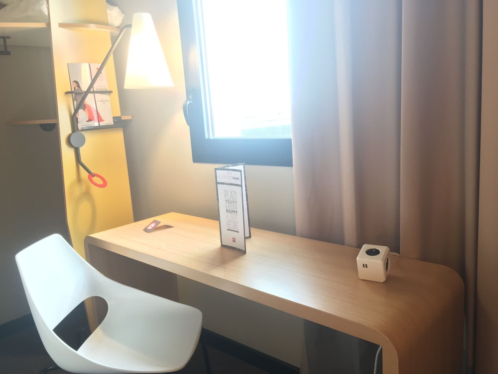 Habitación Estándar con 1 cama doble del hotel Ibis Niort Est Mendes France. Foto 1