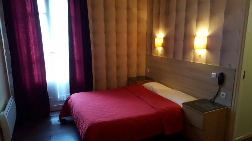 Habitación Doble Deluxe con bañera del hotel Hôtel Média. Foto 1
