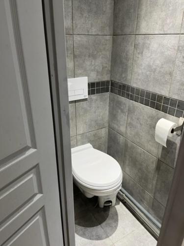Habitación Individual con baño compartido del hotel Luna Park. Foto 1