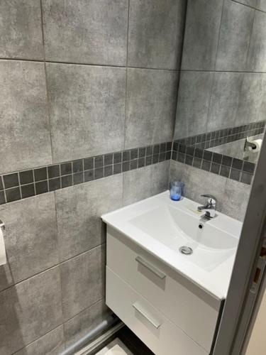 Habitación Individual con baño compartido del hotel Luna Park. Foto 2
