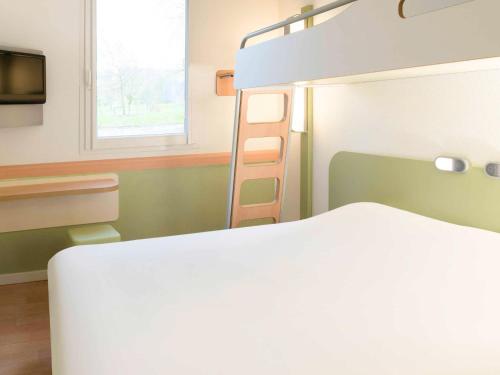 Habitación Doble del hotel Ibis Budget Lons-le-saunier. Foto 7