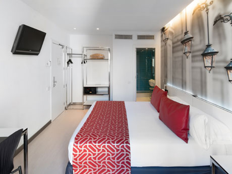 Habitación doble Con Vistas del hotel Catalonia Avinyó. Foto 1