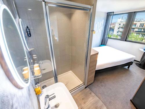Habitación Doble Estándar del hotel Ibis Styles Paris 16 Boulogne. Foto 5
