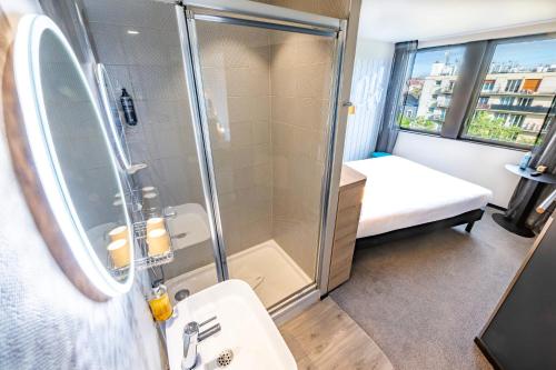 Habitación Doble Estándar del hotel Ibis Styles Paris 16 Boulogne. Foto 7