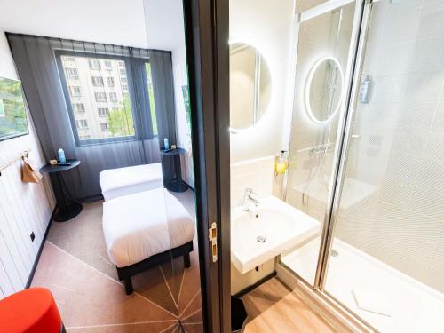 Habitación Doble Estándar - 2 camas del hotel Ibis Styles Paris 16 Boulogne. Foto 1