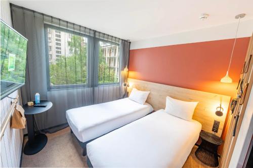 Habitación Doble Estándar - 2 camas del hotel Ibis Styles Paris 16 Boulogne. Foto 4