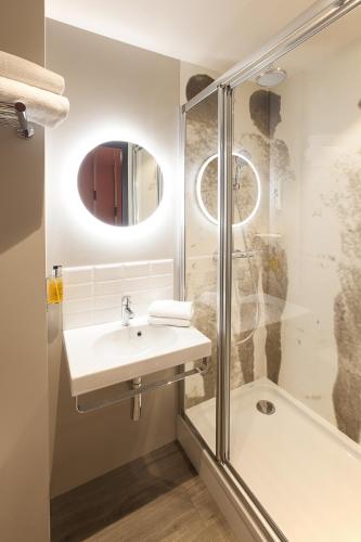 Habitación Doble Estándar - 2 camas del hotel Ibis Styles Paris 16 Boulogne. Foto 6