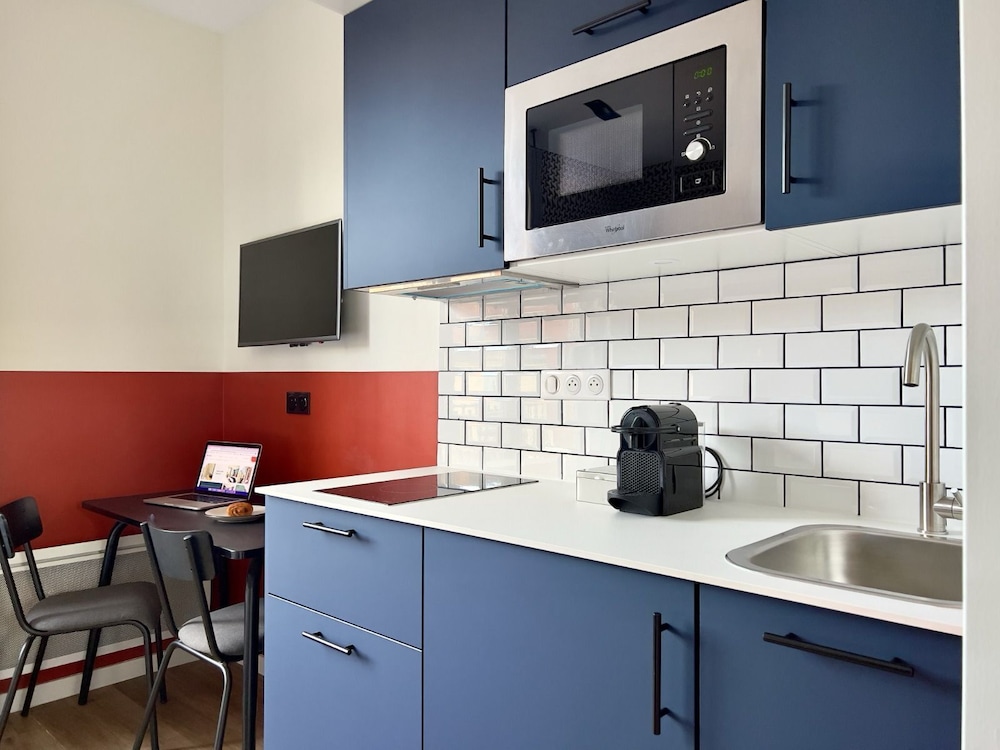 Estudio, balcón (Medium Studio with Kitchen) del hotel Yays Paris Zola By Numa. Foto 10