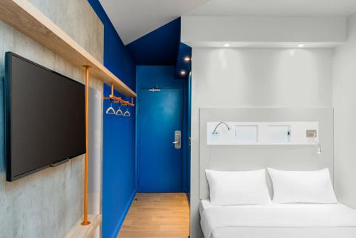 Habitación Doble con cama doble grande del hotel Ibis Budget Amiens Centre Gare. Foto 7