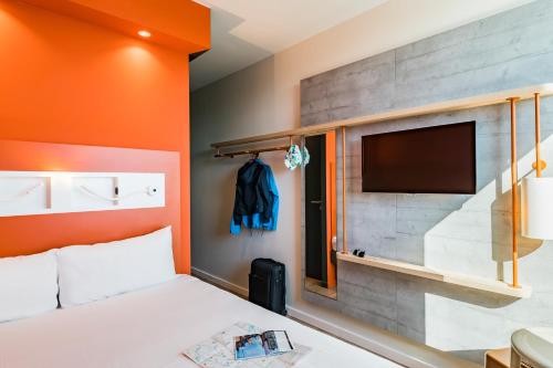 Habitación Doble con cama doble grande del hotel Ibis Budget Amiens Centre Gare. Foto 10
