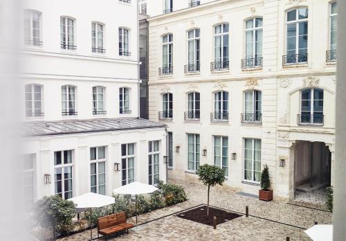 Habitación Amplia con vistas al jardín del hotel The Hoxton Paris. Foto 1
