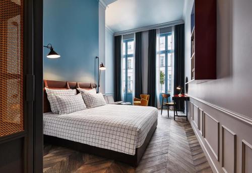Habitación Muy Amplia con vistas al jardín del hotel The Hoxton Paris. Foto 1
