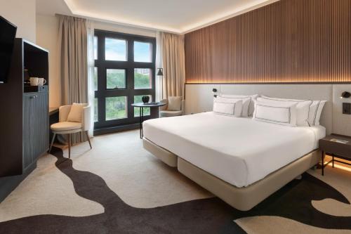 Habitación Melia con vistas al parque del hotel Melia Bilbao. Foto 3