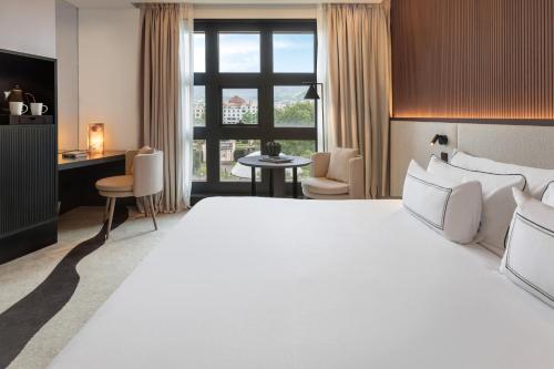 Habitación Melia con vistas al parque del hotel Melia Bilbao. Foto 5