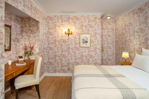 Habitación Doble Superior con vistas al jardín del hotel Des Grandes Ecoles. Foto 9