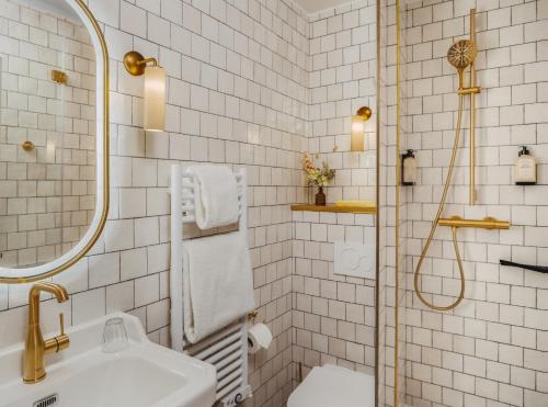 Habitación Doble Clásica del hotel Des Grandes Ecoles. Foto 4