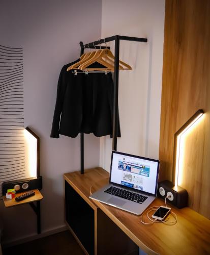 Habitación Doble adaptada para personas con movilidad reducida del hotel B&B Nanterre Rueil-Malmaison. Foto 1