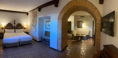 Habitación Doble Estándar del hotel Parador De Plasencia. Foto 1