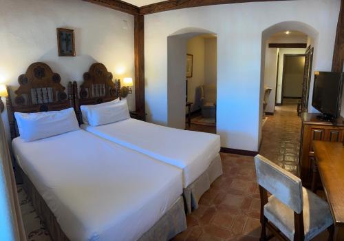 Habitación Doble Estándar del hotel Parador De Plasencia. Foto 7