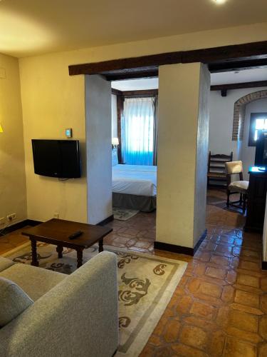 Habitación Doble Estándar del hotel Parador De Plasencia. Foto 9