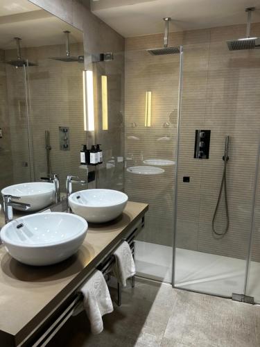 Habitación doble Sofá Cama incluido 2 Camas individuales del hotel Parador De Plasencia. Foto 8