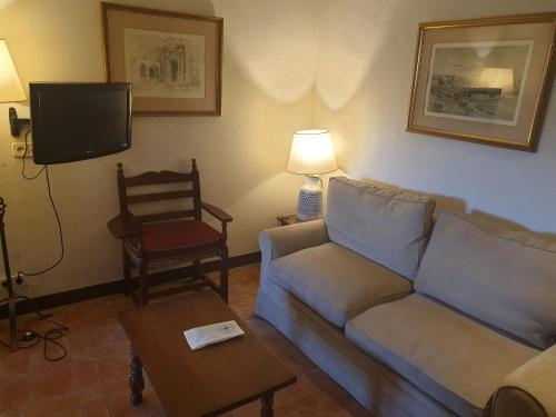 Habitación Triple Estándar del hotel Parador De Plasencia