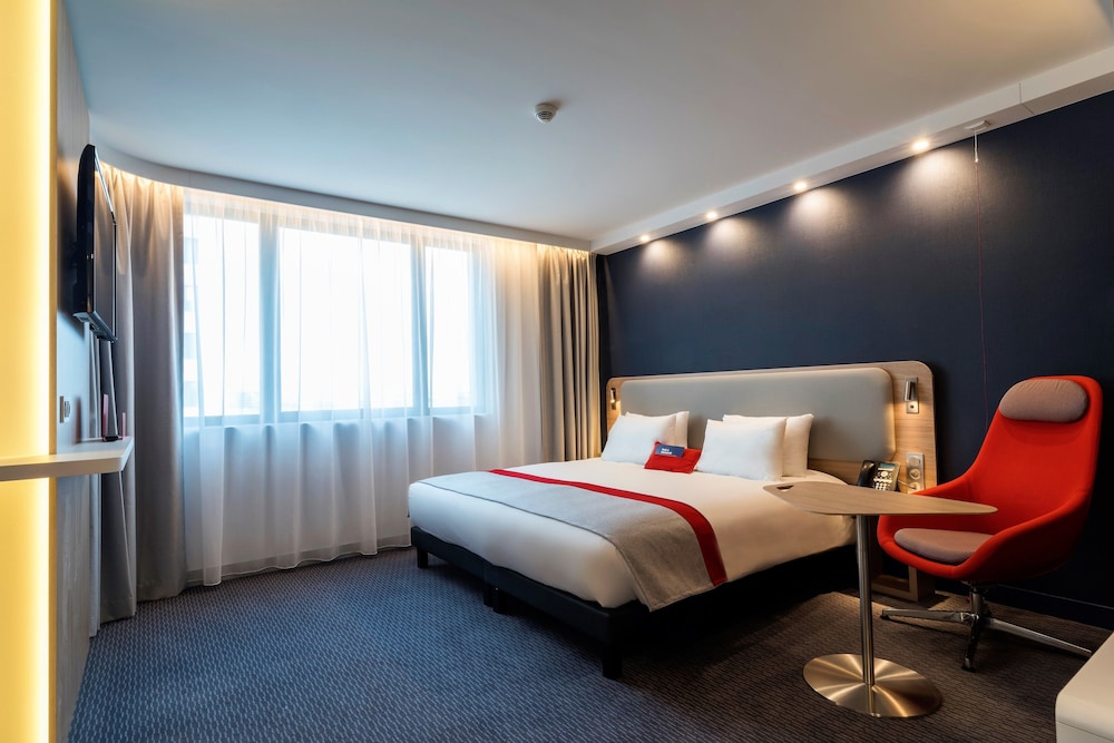 Habitación estándar, 2 camas individuales, accesible para personas con discapacidad (Free Breakfast) del hotel Holiday Inn Express París - Aeropuerto CDG. Foto 1