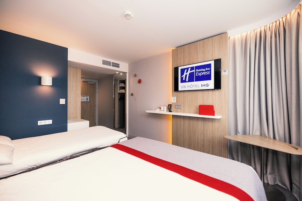 Habitación estándar, 1 cama doble con sofá cama (Free Breakfast) del hotel Holiday Inn Express París - Aeropuerto CDG. Foto 4