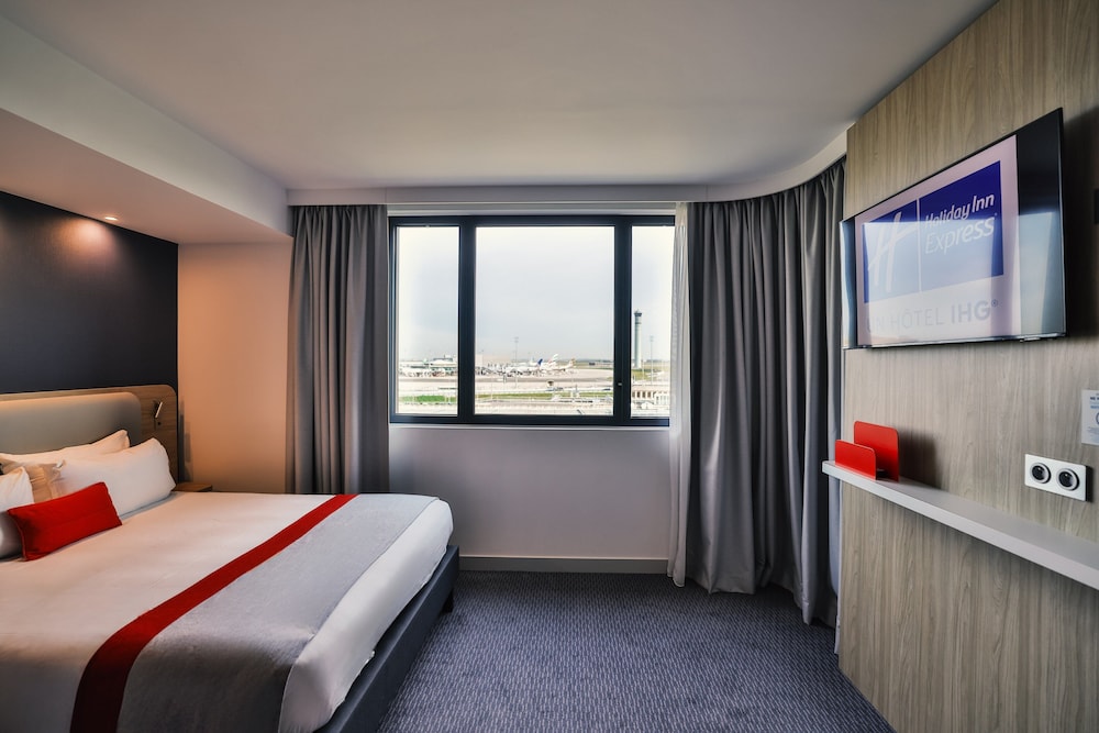 Habitación estándar, 1 cama doble (Airport View, Free Breakfast) del hotel Holiday Inn Express París - Aeropuerto CDG. Foto 1
