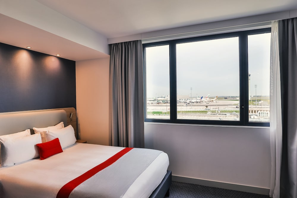 Habitación estándar, 1 cama doble (Airport View, Free Breakfast) del hotel Holiday Inn Express París - Aeropuerto CDG. Foto 3
