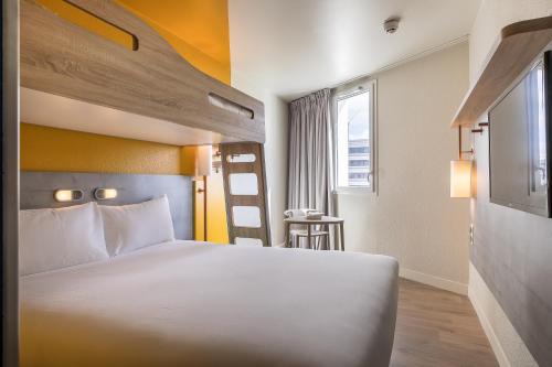 Habitación Triple del hotel Ibis Budget Paris Gennevilliers. Foto 8