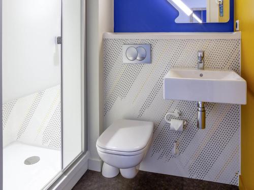 Habitación Doble - 2 camas del hotel Ibis Budget Paris Gennevilliers. Foto 4