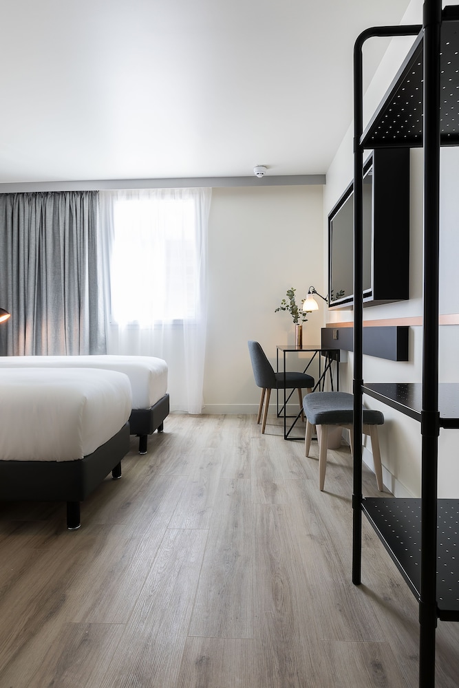 Habitación Estándar con 1 cama doble del hotel Hôtel Mercure Paris Gennevilliers. Foto 1
