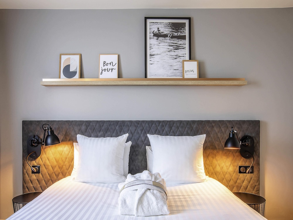 Habitación Privilege con cama doble del hotel Hôtel Mercure Paris Gennevilliers. Foto 1