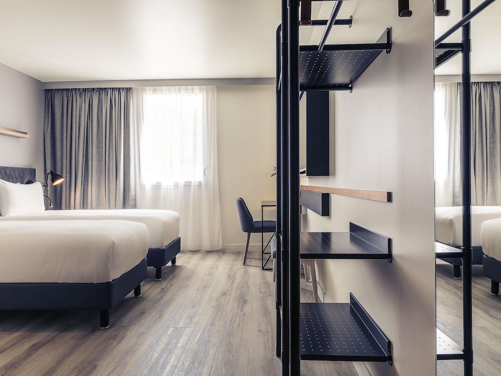 Estándar con dos camas individuales del hotel Hôtel Mercure Paris Gennevilliers. Foto 2