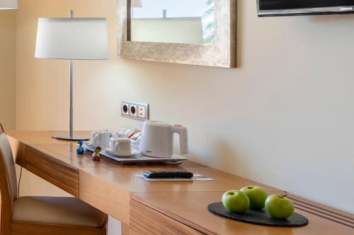 Habitación doble Vista Mar Balcón o Terraza 1 Cama Individual 1 Cama doble del hotel Elba Carlota Beach & Golf Resort. Foto 3