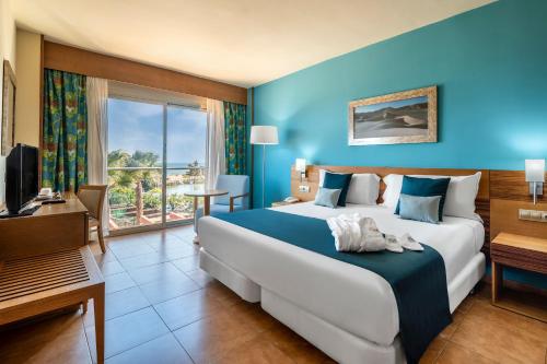 Suite del hotel Elba Carlota Beach & Golf Resort. Foto 6