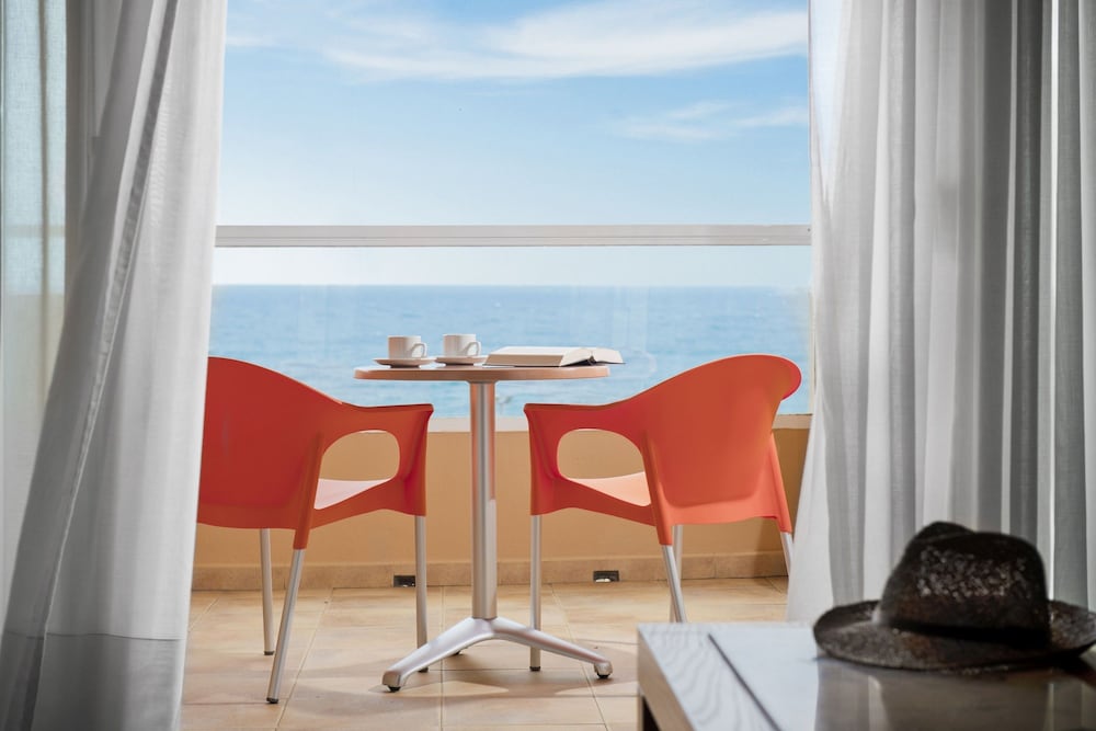 Junior suite Vista Mar Lujo 1 Cama king del hotel Elba Carlota Beach & Golf Resort. Foto 3